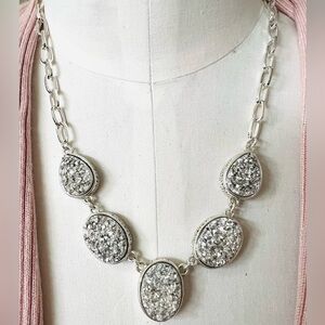 Druzy 🆕 silver vintage style necklace
